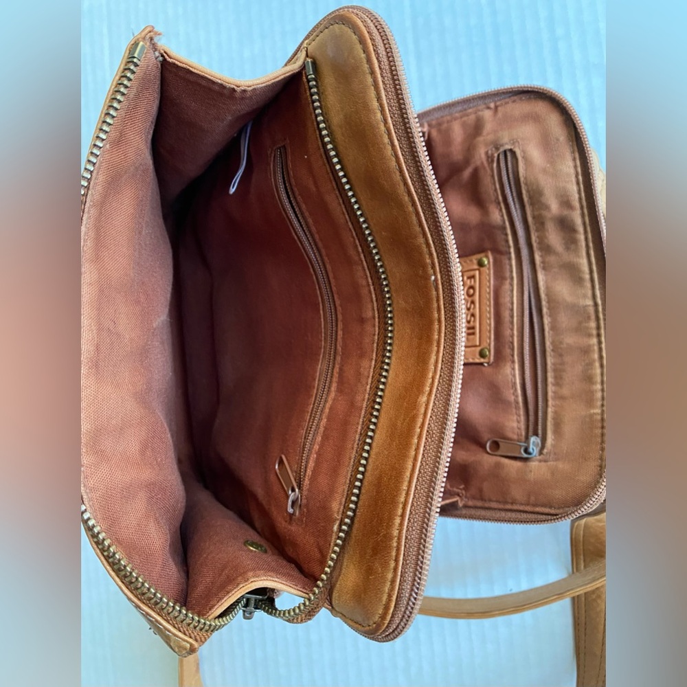 Fossil Explorer Crossbody Natural Tan - Picture 9 of 14
